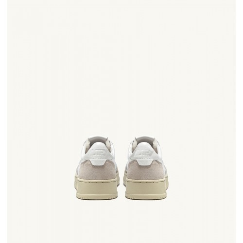 Acquista online Sneakers medalist low in pelle bianca e rosa Scarpe Autry 155,00 € paga con PayPal