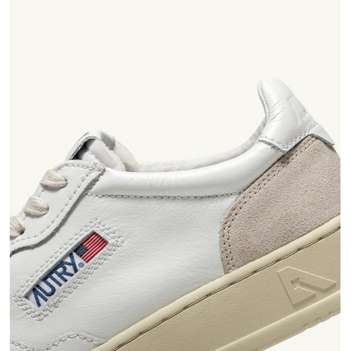 Acquista online Sneakers medalist low in pelle bianca e rosa Scarpe Autry 155,00 € paga con PayPal