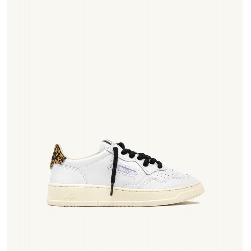 Acquista online Sneakers medalist low in pelle bianca e leopard Scarpe Autry 165,00 € paga con PayPal