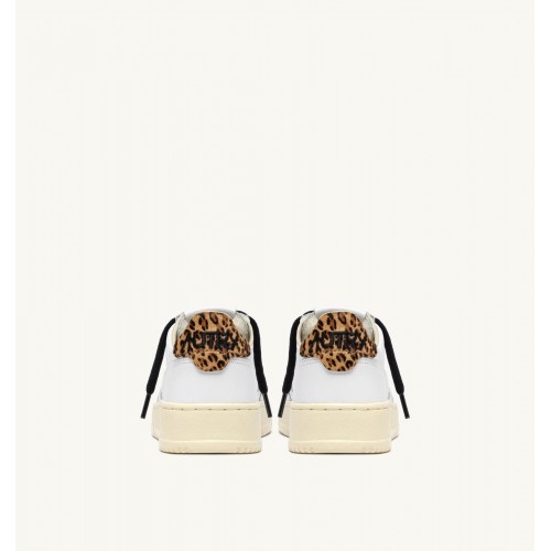 Acquista online Sneakers medalist low in pelle bianca e leopard Scarpe Autry 165,00 € paga con PayPal