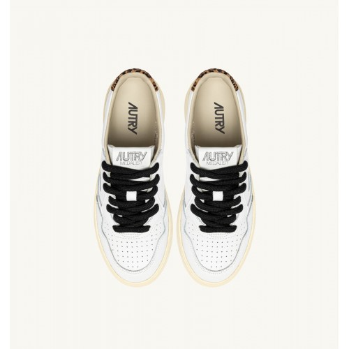 Acquista online Sneakers medalist low in pelle bianca e leopard Scarpe Autry 165,00 € paga con PayPal