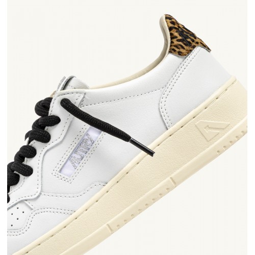 Acquista online Sneakers medalist low in pelle bianca e leopard Scarpe Autry 165,00 € paga con PayPal