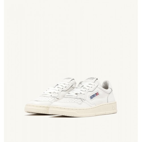 Acquista online Sneakers medalist low in nappa bianca super soft Scarpe Autry 190,00 € paga con PayPal