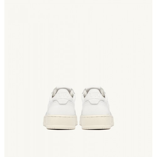 Acquista online Sneakers medalist low in nappa bianca super soft Scarpe Autry 190,00 € paga con PayPal