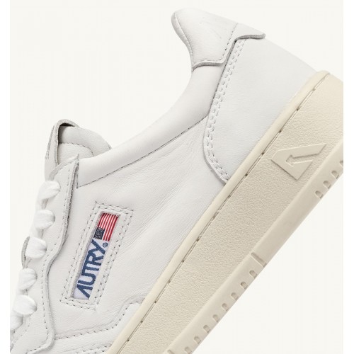 Acquista online Sneakers medalist low in nappa bianca super soft Scarpe Autry 190,00 € paga con PayPal