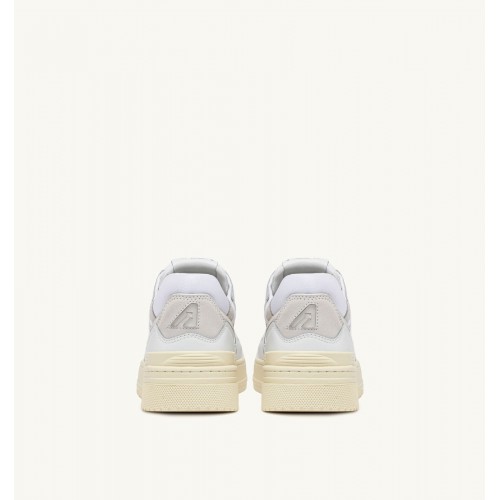 Acquista online Sneakers clc low in pelle bianca e suede Scarpe Autry 170,00 € paga con PayPal