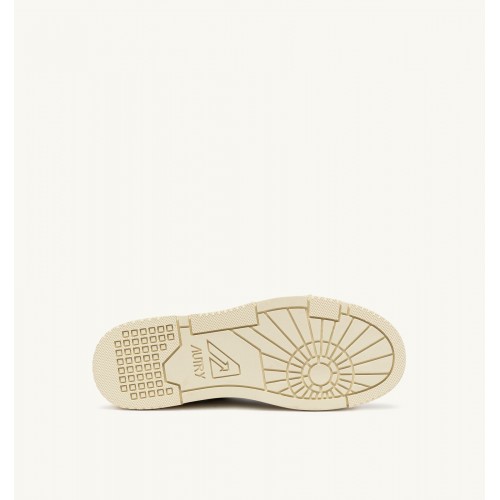 Acquista online Sneakers clc low in pelle bianca e suede Scarpe Autry 170,00 € paga con PayPal